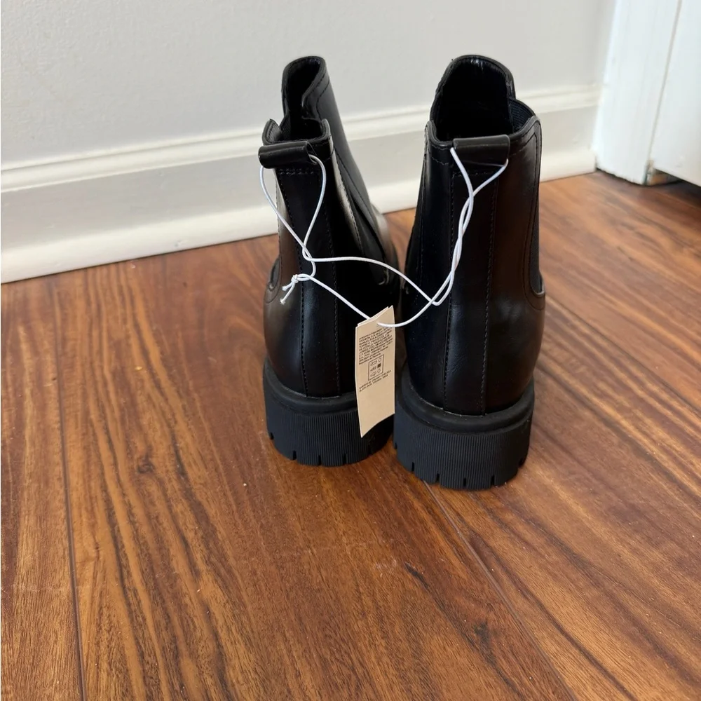 NWT Old Navy black Chelsea boots - Picture 2 of 6